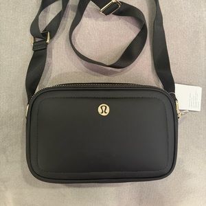 Lululemon Crossbody Camera Bag 2L NWT